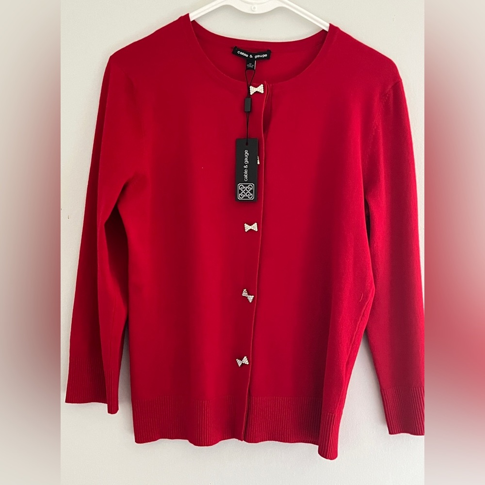 Cable & Gauge Red Bow-Button Cardigan - Picture 2 of 9